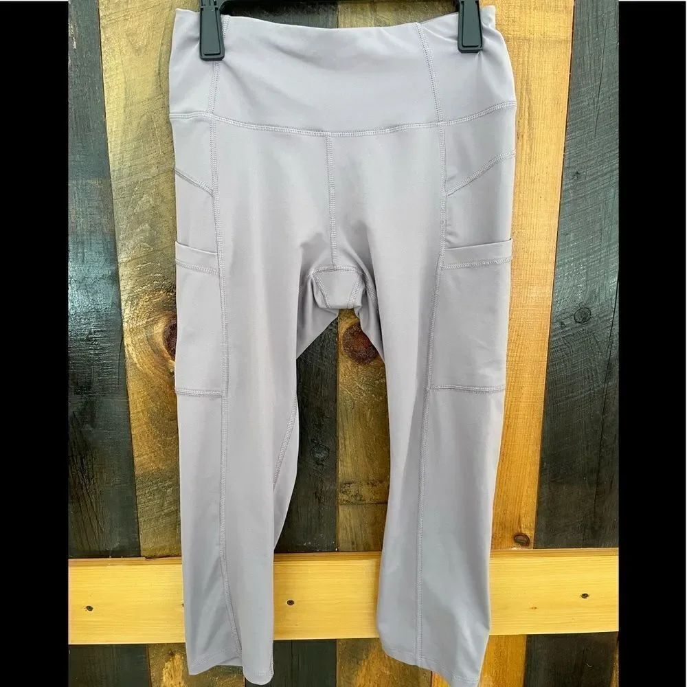 Apana gray crop leggings with wide waistband and two side pockets, size M